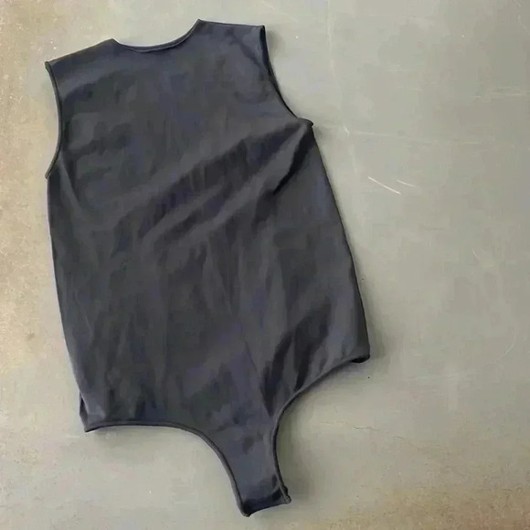 Skims NWOB Onyx Essential Crew Neck Sleeveless Thong Bodysuit Size L/XL - Picture 5 of 7